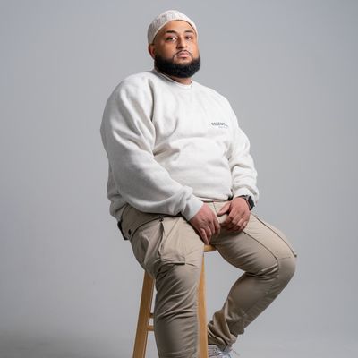 Romelo, master barber